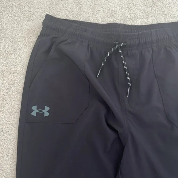 Youth Under Armour Black Lightweight Athletic Pant Size XL - Picture 2 of 5